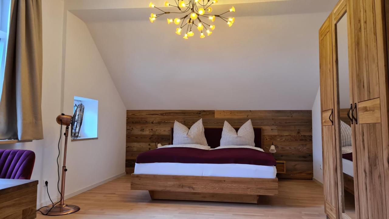 Bunter Hirsch Ferienwohnung Im Garmischer Zentrum Exterior photo