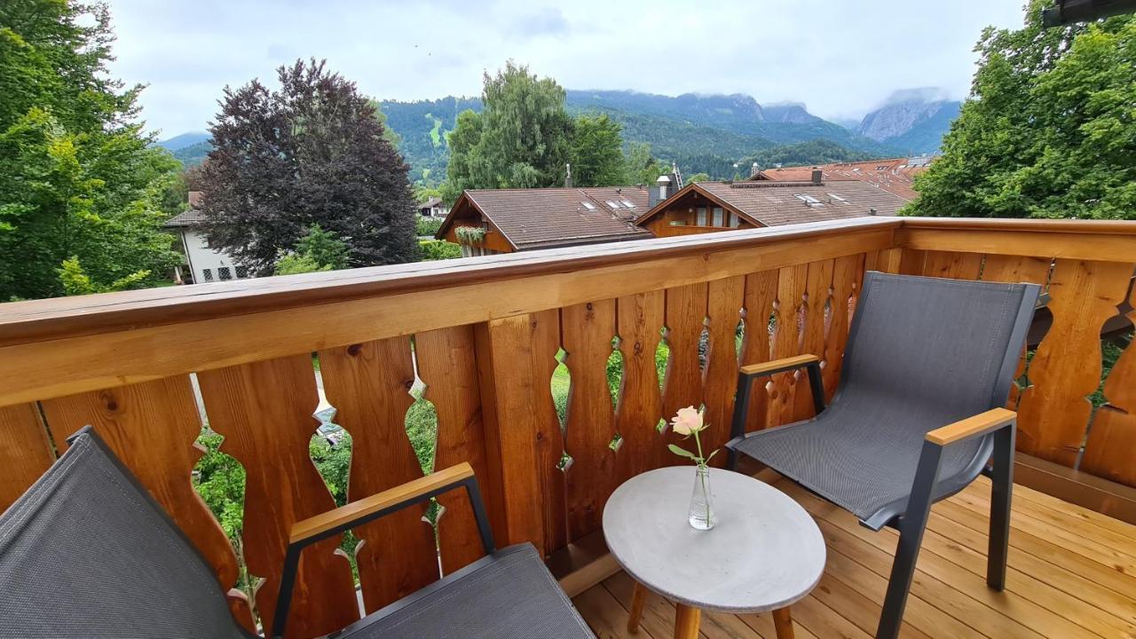 Bunter Hirsch Ferienwohnung Im Garmischer Zentrum Exterior photo