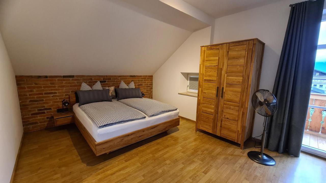 Bunter Hirsch Ferienwohnung Im Garmischer Zentrum Exterior photo